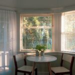 Stores et rideaux – peuvent-ils décorer l'intérieur ?