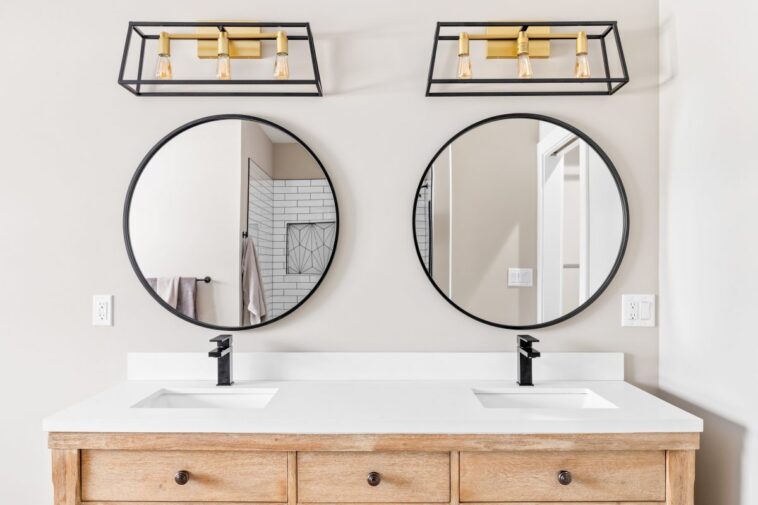 4 luminaires et accessoires indispensables à obtenir pour la rénovation de votre salle de bain