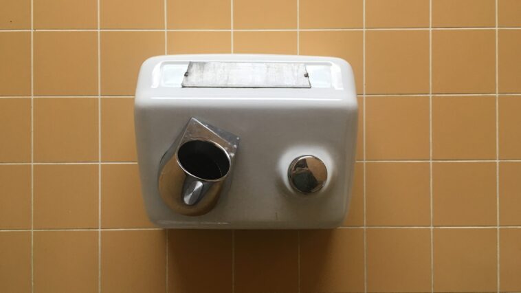 Solutions écologiques pour votre maison : pourquoi les sèche-mains sont une excellente option