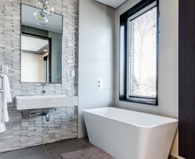 Optimiser l'espace dans une petite salle de bain : idées de design astucieuses